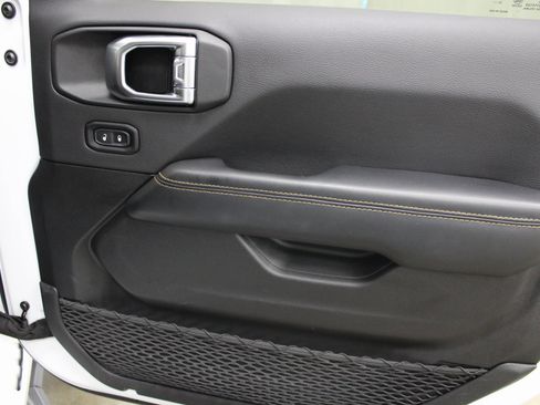 Used 2024 Jeep Wrangler Unlimited Sahara image 28