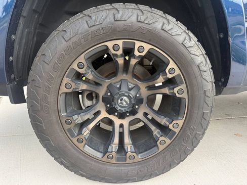 Used 2021 RAM 1500 Laramie AWD/4WD image 17