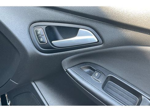 Used 2018 Ford Focus SE FWD image 21