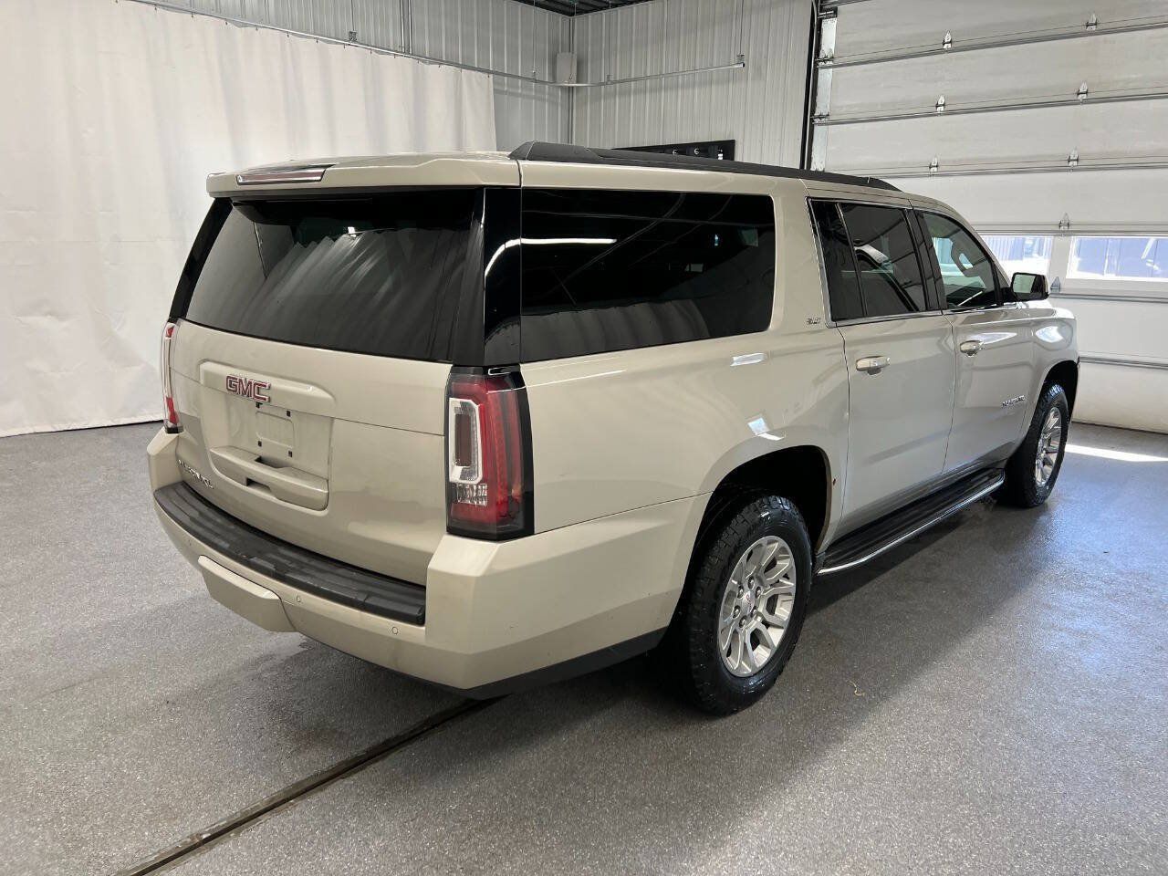 Used 2015 GMC Yukon XL SLT w/ HD Trailering Package AWD/4WD image 4