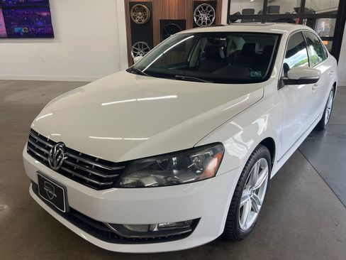 Used 2014 Volkswagen Passat TDI SE FWD image 2