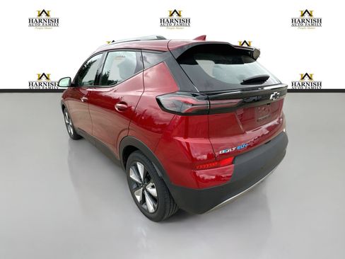 Used 2022 Chevrolet Bolt EUV LT w/ Convenience Package FWD image 3