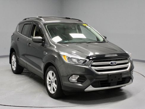 Used 2018 Ford Escape SE w/ Ford Safe & Smart Package FWD image 1
