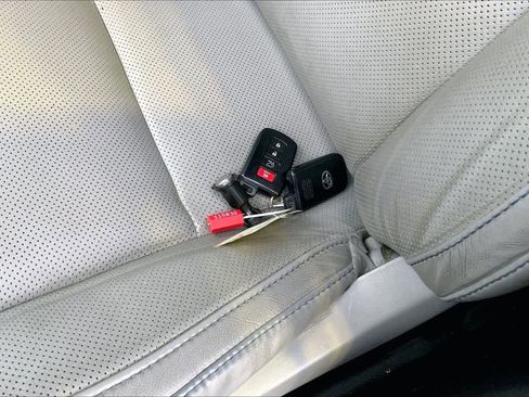 Used 2017 Toyota Highlander Limited Platinum image 14