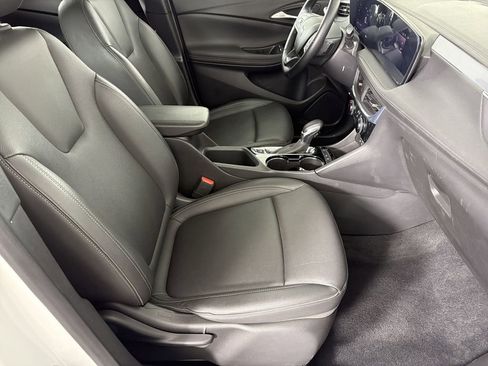 Used 2024 Buick Encore GX Sport Touring image 11
