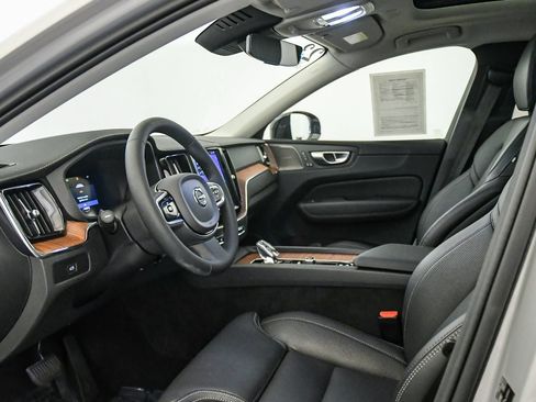 Certified 2023 Volvo XC60 B5 Ultimate w/ Climate Package FWD image 17