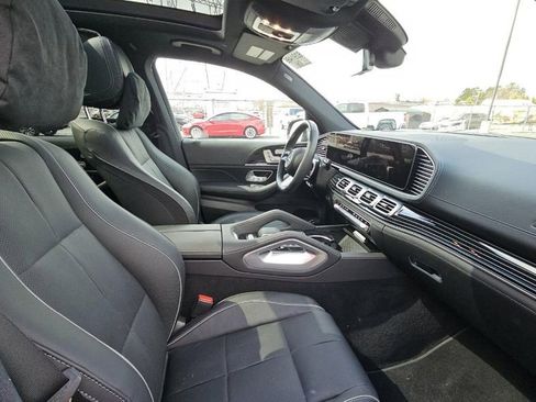 Used 2025 Mercedes-Benz GLS 450 4MATIC image 2