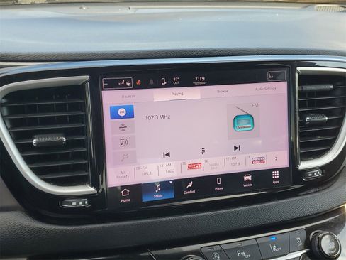 Used 2022 Chrysler Pacifica Touring-L image 21