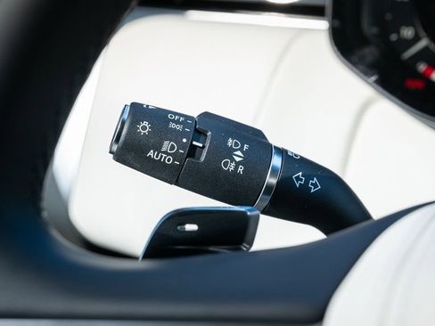 Used 2025 Land Rover Range Rover Long Wheelbase Autobiography image 31