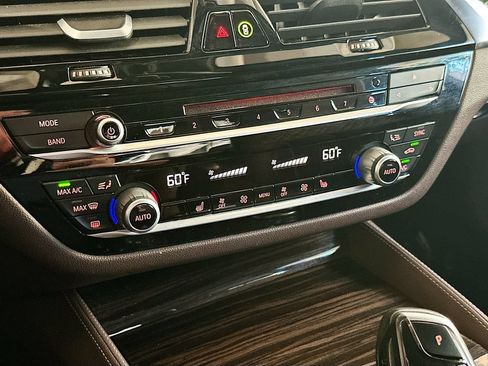 Used 2019 BMW 530i xDrive w/ Premium Package AWD/4WD image 16