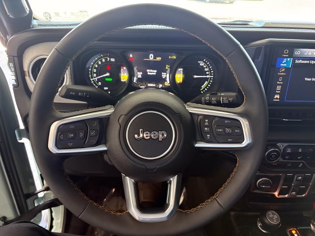 Used 2024 Jeep Wrangler Unlimited Sahara AWD/4WD image 14