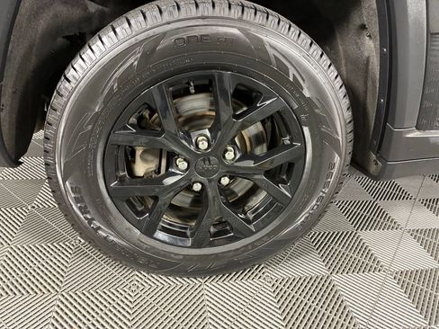 Used 2024 Jeep Grand Cherokee L Altitude image 38