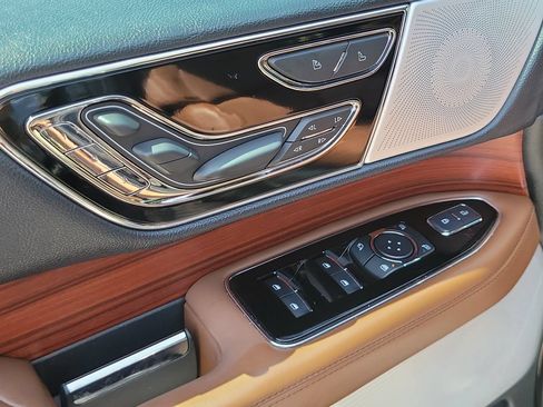 Certified 2024 Lincoln Navigator Reserve AWD/4WD image 17