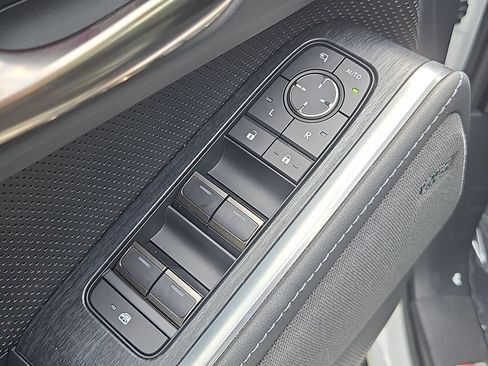 Used 2025 Lexus GX 550 w/ Accessory Package (2T) AWD/4WD image 30