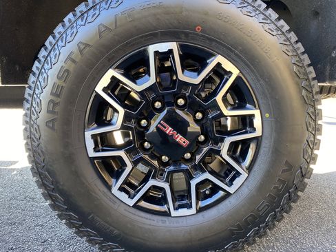 Used 2024 GMC Sierra 2500 AT4X image 47