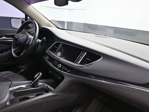 Used 2018 Buick Enclave Essence image 12