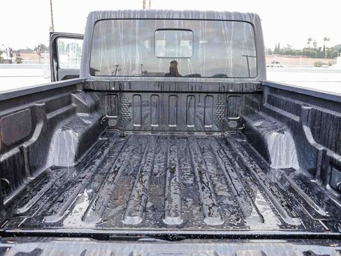 Used 2025 Jeep Gladiator Mojave AWD/4WD image 31