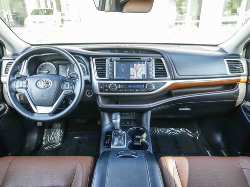 Used 2017 Toyota Highlander Limited AWD/4WD image 12