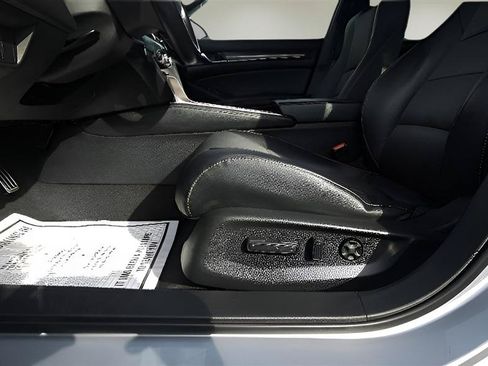 Used 2018 Honda Accord Sport image 12