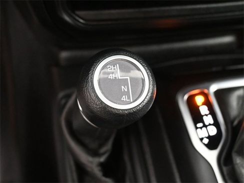 Used 2022 Jeep Wrangler Unlimited Sport image 27