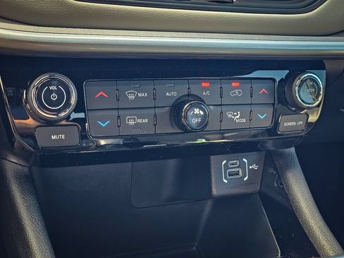 New 2026 Jeep Compass Limited AWD/4WD image 25