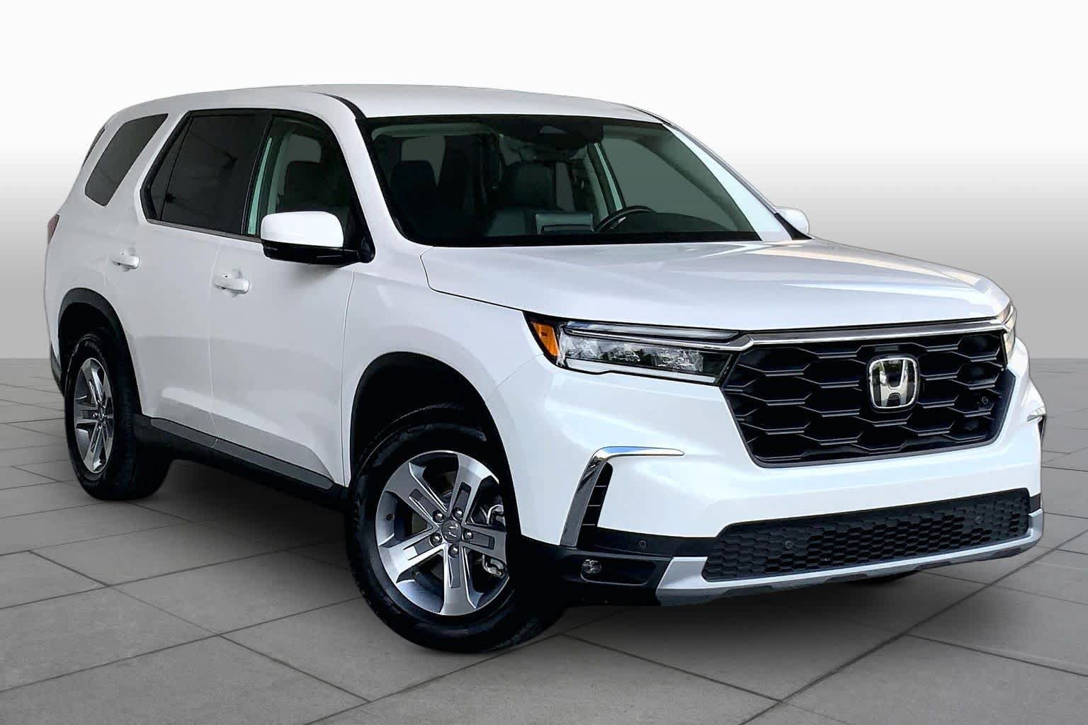 Used 2025 Honda Pilot EX-L image 3