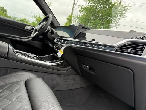 New 2027 BMW X7 xDrive40i w/ M Sport Package AWD/4WD image 16
