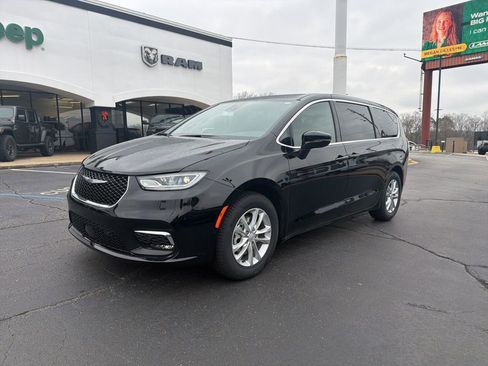 New 2026 Chrysler Pacifica Select FWD image 2