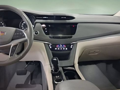 Used 2021 Cadillac XT5 Premium Luxury FWD image 11