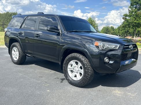 Used 2022 Toyota 4Runner SR5 RWD image 2