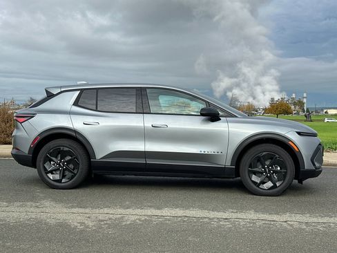 New 2026 Chevrolet Equinox EV LT image 3