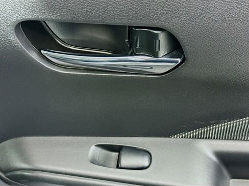 Used 2019 Nissan Kicks SV image 30