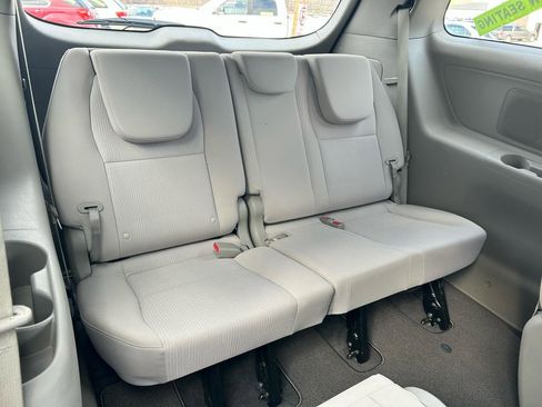 Used 2019 Kia Sedona L image 13