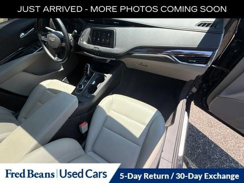 Used 2023 Cadillac XT4 Luxury w/ Cold Weather Package AWD/4WD image 17