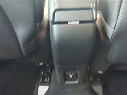 Used 2015 Jeep Renegade Limited image 17