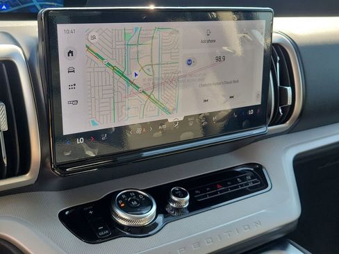 New 2025 Ford Expedition Active image 32