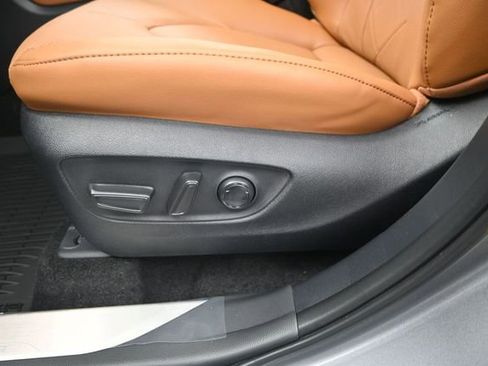 New 2026 Toyota Highlander Platinum AWD/4WD image 11