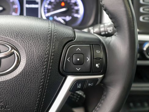 Used 2019 Toyota Highlander SE AWD/4WD image 19
