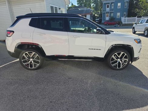 Used 2024 Jeep Compass Limited w/ Elite Group AWD/4WD image 3