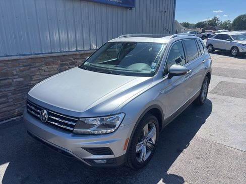 Used 2020 Volkswagen Tiguan SEL AWD/4WD image 2