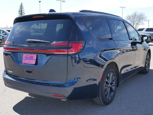 Used 2021 Chrysler Pacifica Touring-L w/ S Appearance Package FWD image 11