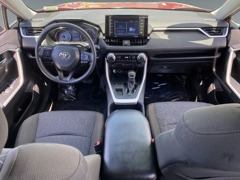 Used 2022 Toyota RAV4 XLE w/ Convenience Package FWD image 10