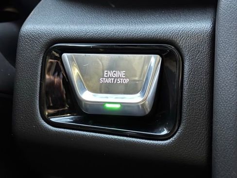 Used 2025 GMC Yukon XL Denali image 24