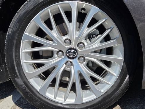 Used 2020 Toyota Camry XLE FWD image 19