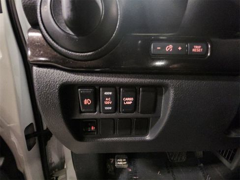 Used 2019 Nissan Titan SV w/ SV Convenience Package image 36