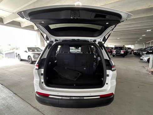 Used 2025 Jeep Grand Cherokee L Laredo image 39