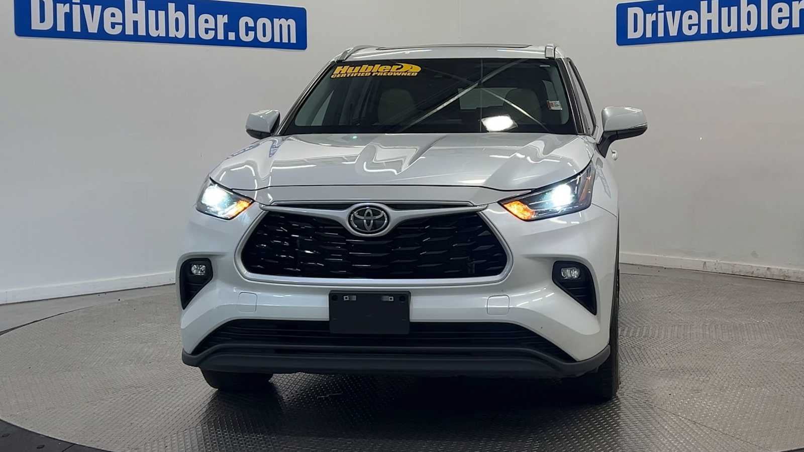 Used 2023 Toyota Highlander XLE AWD/4WD image 3