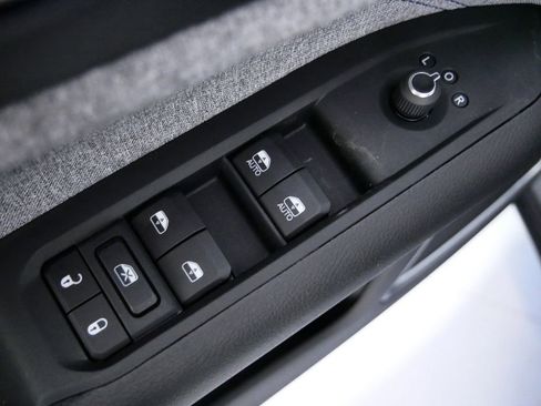 Used 2024 Jeep Compass Latitude image 31