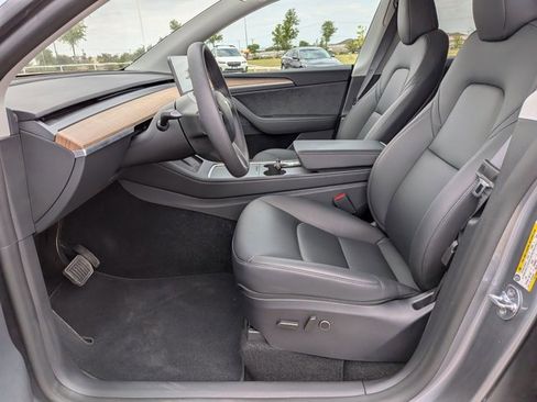 Used 2025 Tesla Model Y Long Range image 16