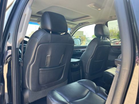 Used 2018 Cadillac Escalade Luxury image 18